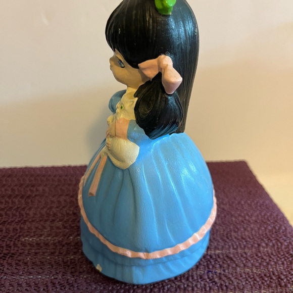 VINTAGE 1970’s CERAMIC SOUTHERN GIRL HOLDING HER CAT. BROWN HAIR BLUE EYES - Picture 8 of 9